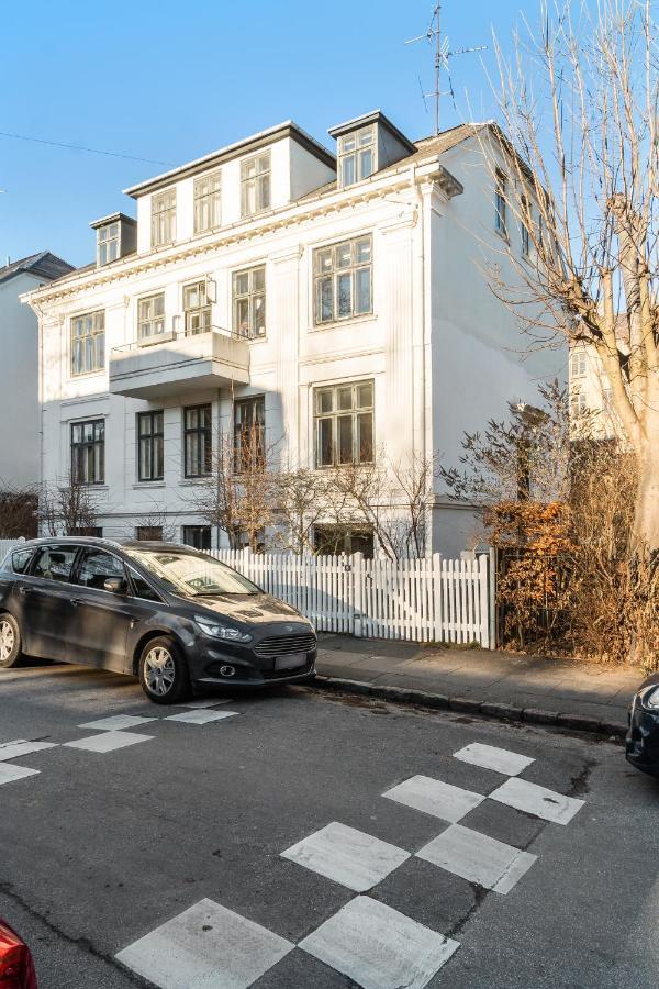 Vandrerhjem In Quiet White Hortensiavej 8 On Frederiksberg C København